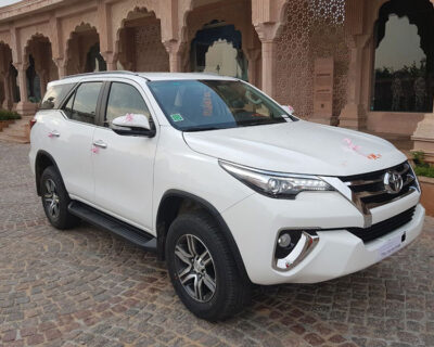 toyota-fortuner-luxurycarrental