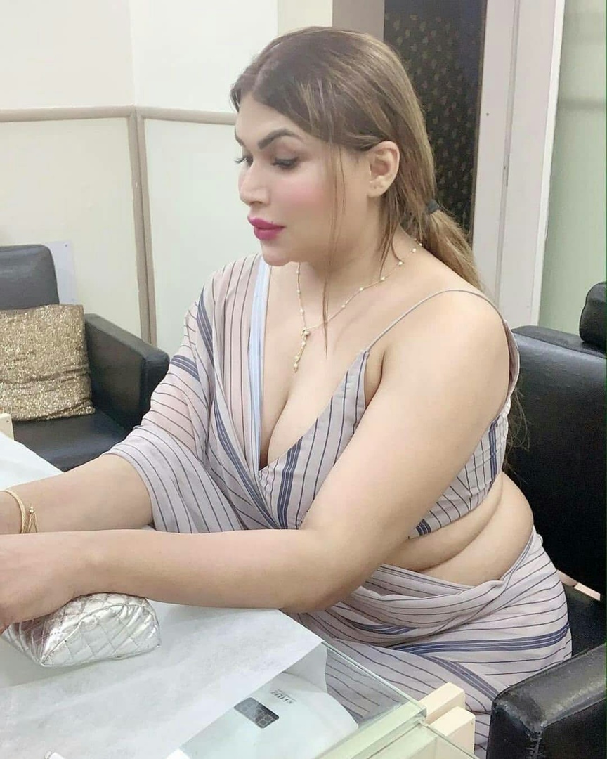 Vip Modal Call Girls In Saket OYO Rom Hotel Saket ↠۩+91-9958018831↠۩ Call Girls Saket Delhi