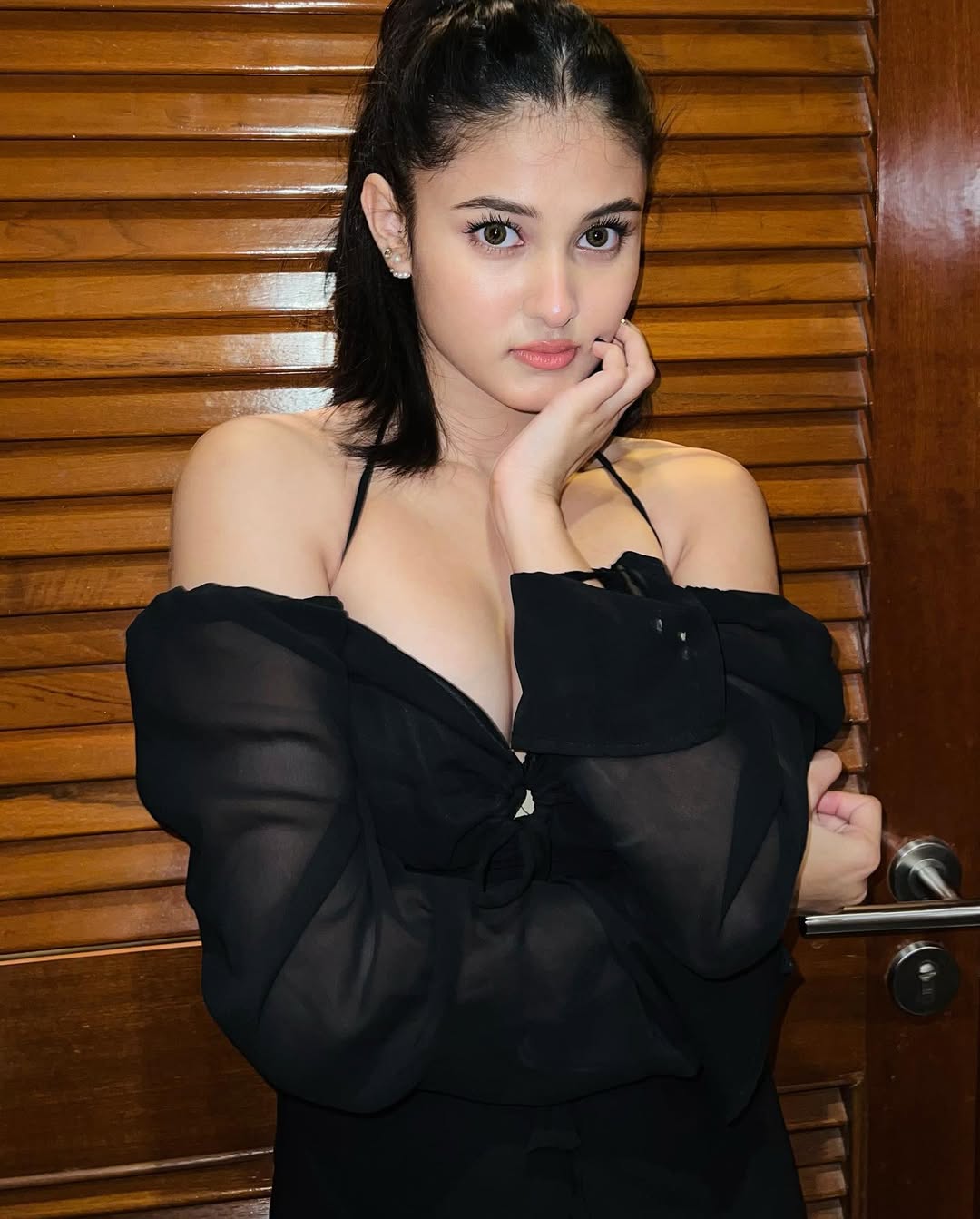 Call Girls in Noida | 9654467111′ High Profile Escort Service Delhi