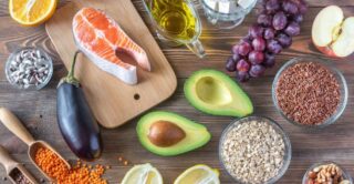 How-to-Manage-High-Cholesterol-with-Diet-and-Nutrition-Changes