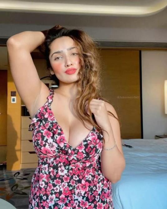 9319099832 Hot Call Girls in lajpat Nagar Escort – Delhi Escorts Service