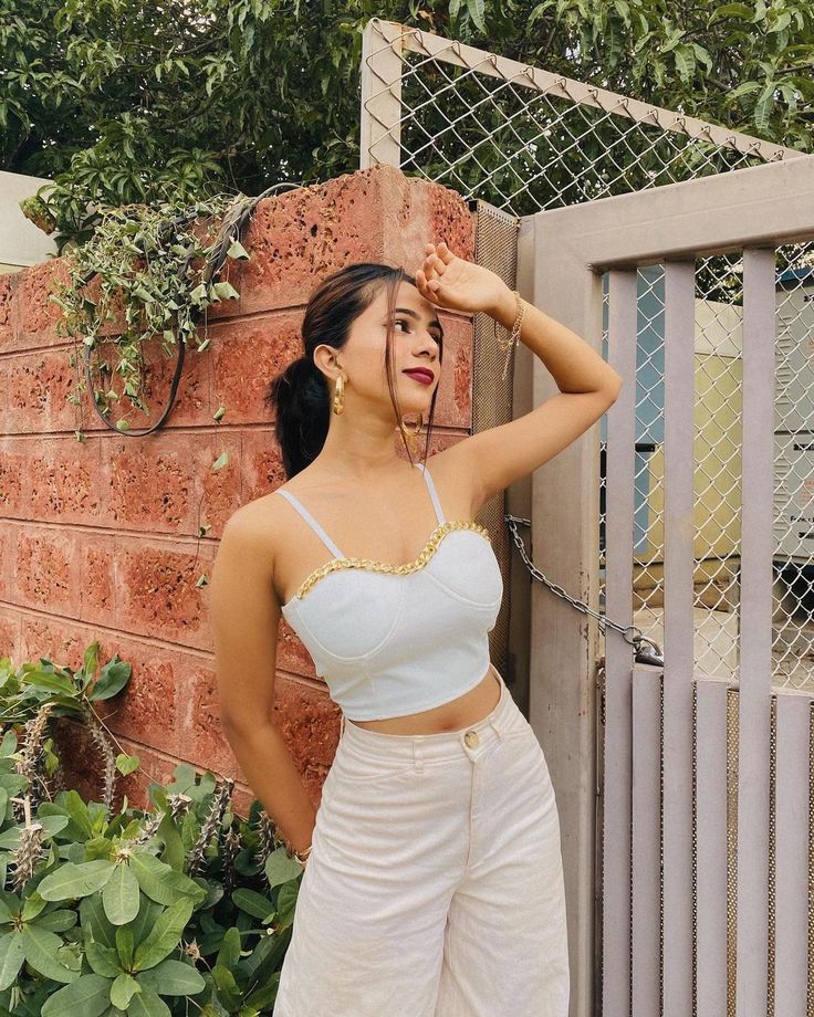 ↫۞9953322196∭⛧Escorts Service-Call Girls in > Sector 50, Noida