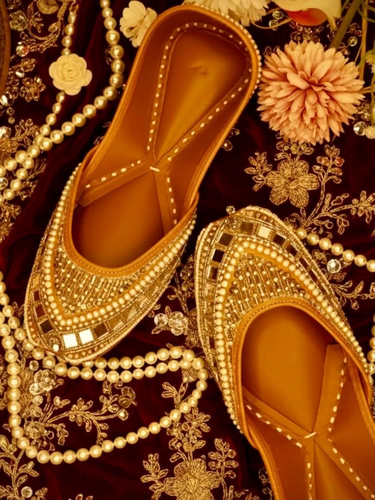Punjabi Juttis for Comfort and Ethnic Wear