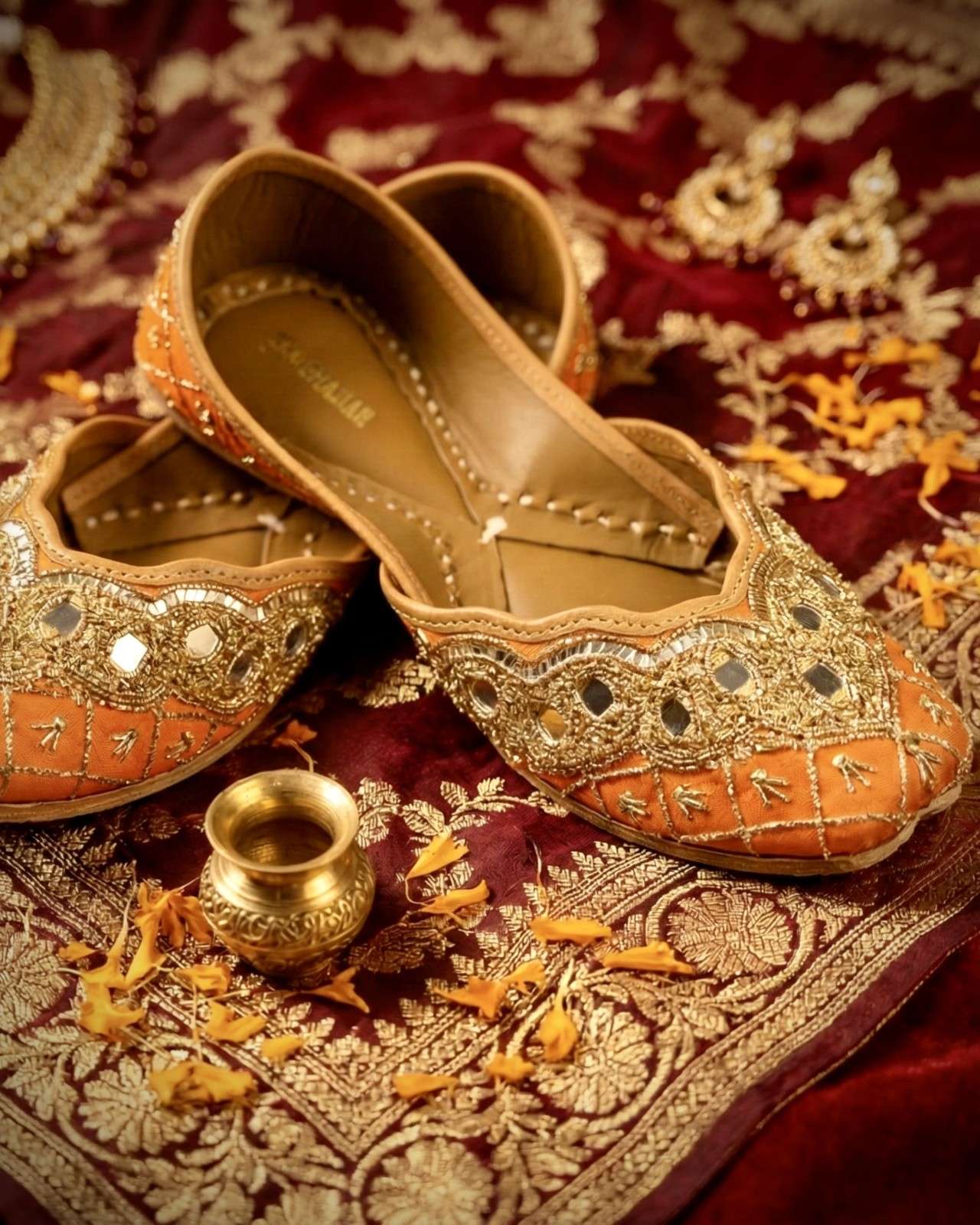 Purchase Punjabi Juttis for Weddings, Celebrations & Ethnic Wear