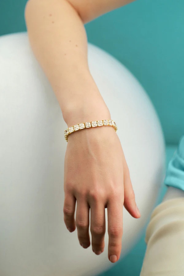 Gorgeous Gold Plated Bracelet – Luxury Look at an Affordable Price