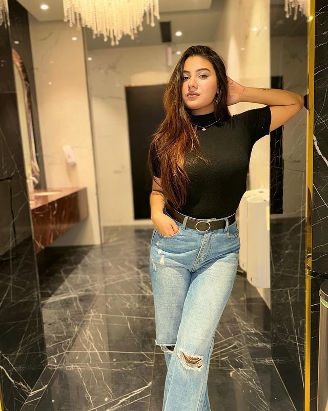 9319099832 Munirka Escorts and Top Rated Call Girls in Munirka Book