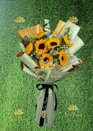 Where can I find custom flower bouquets near East of Kailash?